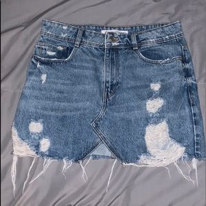 Cute Zara light washed denim skirt